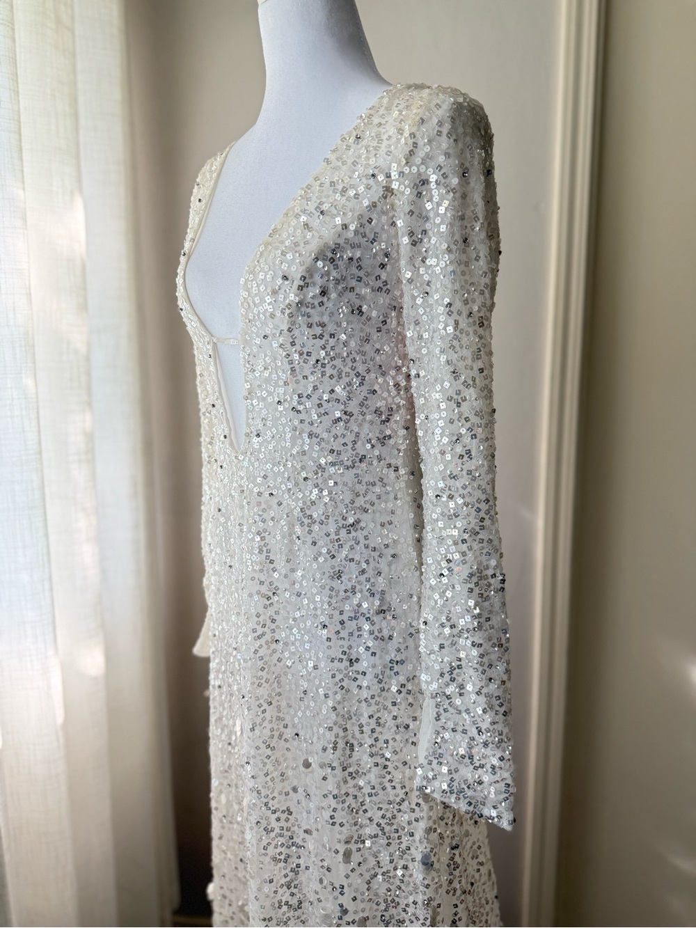 70% OFF RETAIL Chosen by Kyha Fonda Wedding Dress Size 3 US 2/4 Sequin Sleeves